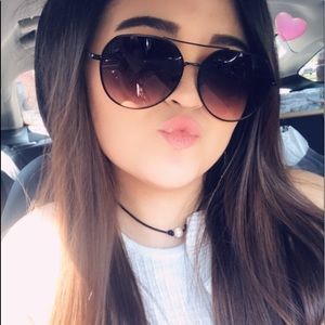 Meet your Posher, Mickalea